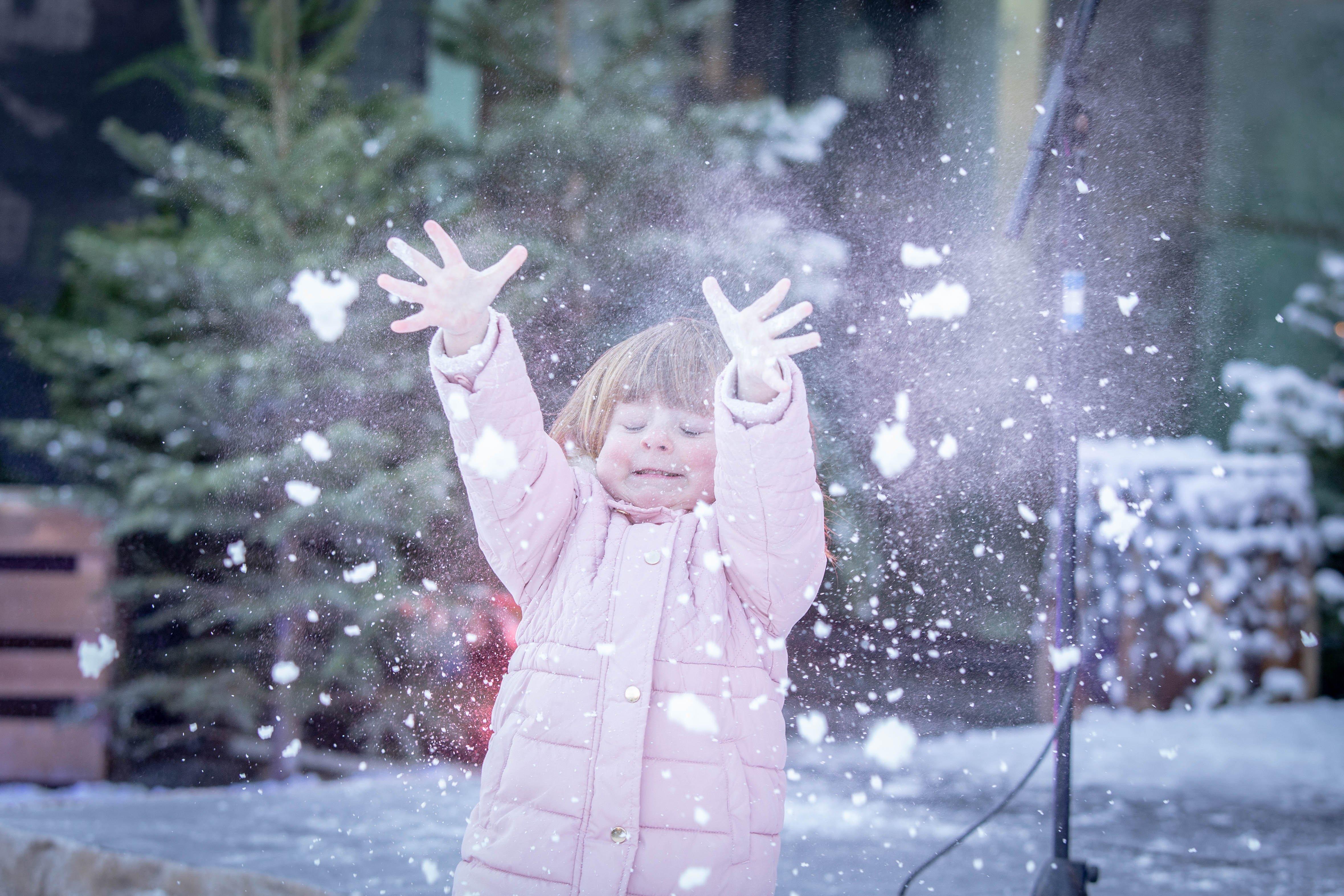 Cassidy Kinneavy 4 playing in fake snow. Picture: Habibur Rahman