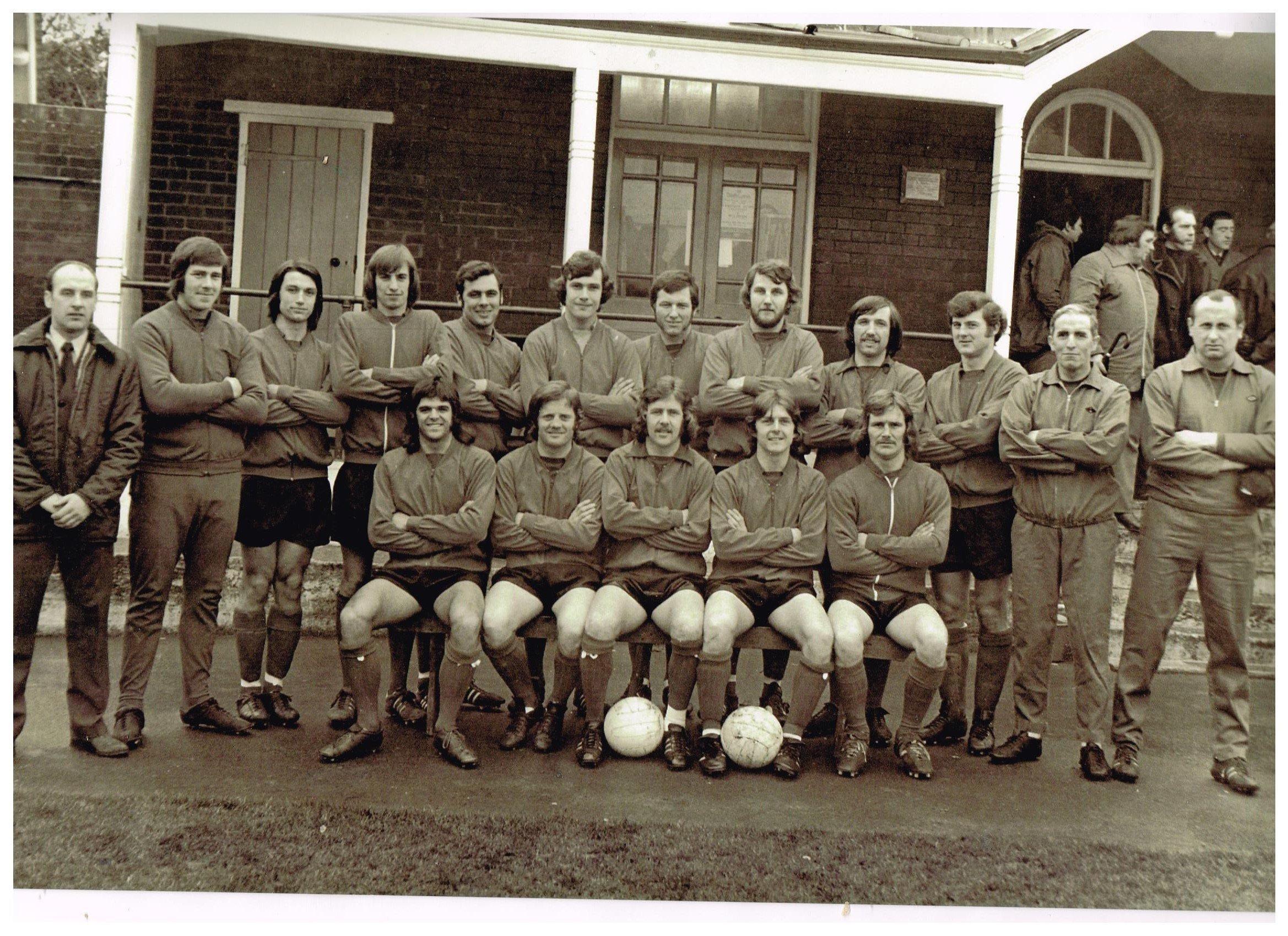 Fareham Centipedes

 
Fareham Centipedes, 1975. Back (from left): Tom Jewitt (manager), Jimmy Searle, John Williams, Kevin Albury, Dave Ings, Paul Grant, Mick O’Neill, Peter Farley, Simon O’Neill, Barrie Bailey, John Blackmore (trainer), Tony ‘Dinger’ Bell (trainer). Seated: Tony Callahan, Barry Cook, Mick Swain, Bobby Taubman, Richard Duke.