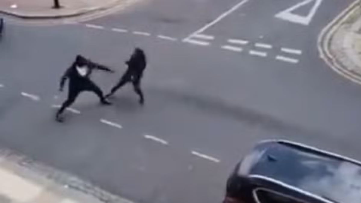 Terrifying footage shows 'Rambo-knife' machete thugs fighting on residential street in Tottenham