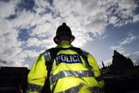 Police are appealing for witnesses after a large number of phones were stolen from a shop in Havant. 