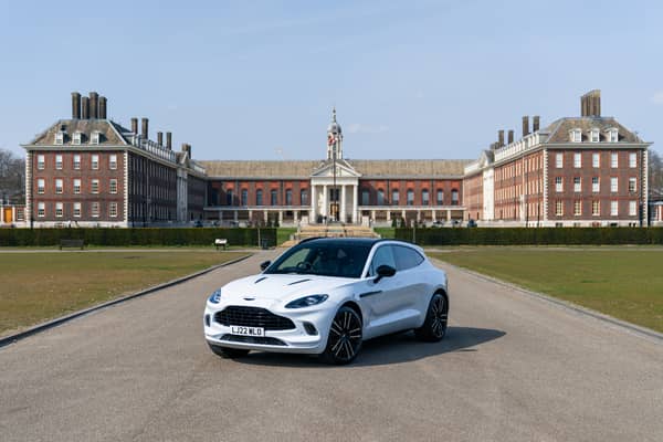 Aston Martin DBX 707