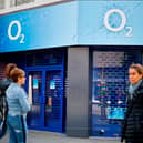 O2 has issued a warning as fraudsters are getting phone contract customers to steal personal details 