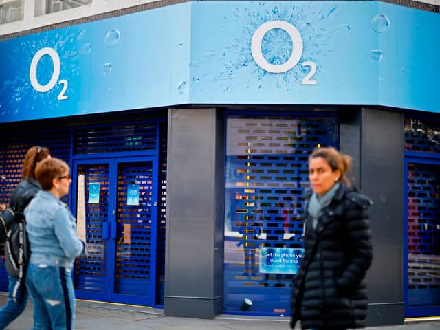 O2 has issued a warning as fraudsters are getting phone contract customers to steal personal details 