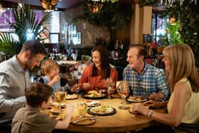 Dining local to support local restaurants (photo: Shutterstock)