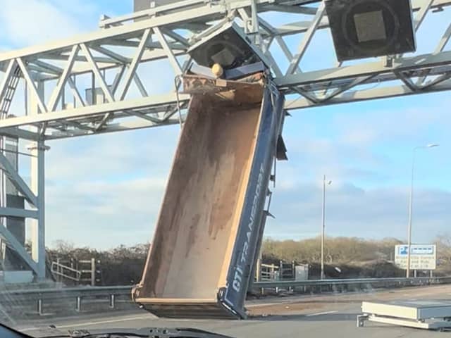 The lorry trailer stuck on a gantry between junction 17 at Cribbs Causeway and junction 18 at Avonmouth