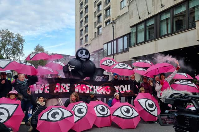 XR, Fossil Free London and other climate activists have gathered outside the Energy Intelligence Forum in protest. Credit: XR.