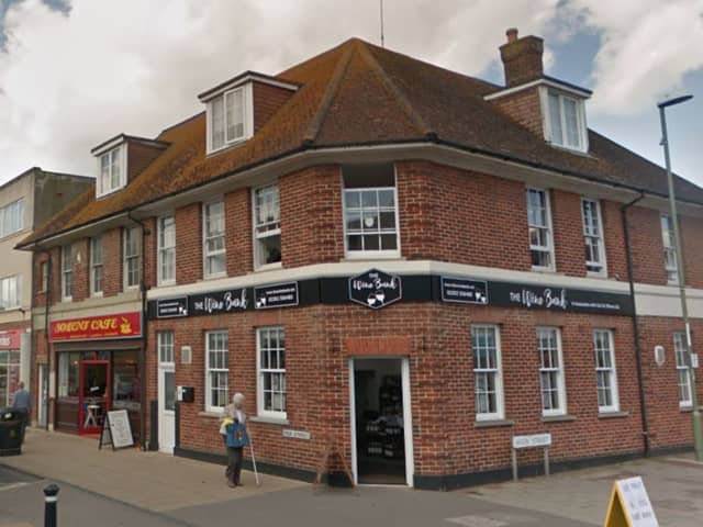 A petition has been launched to create a new pharmacy at the site of a former wine bar in Lee-On-The-Solent.