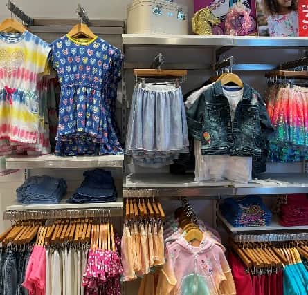 Founded as the Little Blue House in 1986 in North Hatley, Quebec, family-owned brand, Hatley,
specialises in clothing for children aged 0-12 years old including rainwear and sleepwear.
