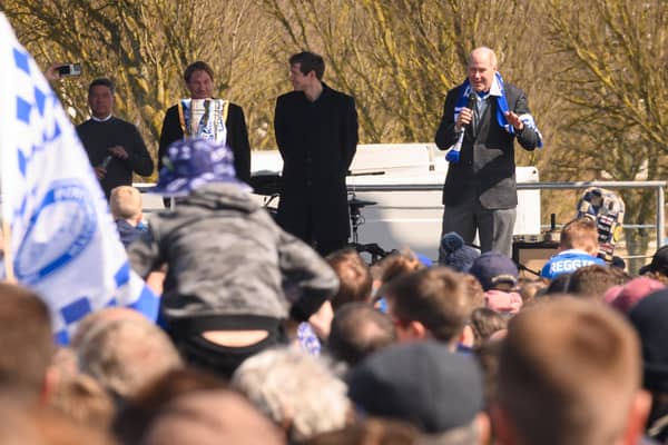 Michael Eisner addresses the crowd during Portsmouth's title celebrations.

Picture: Keith Woodland (280421-460)
