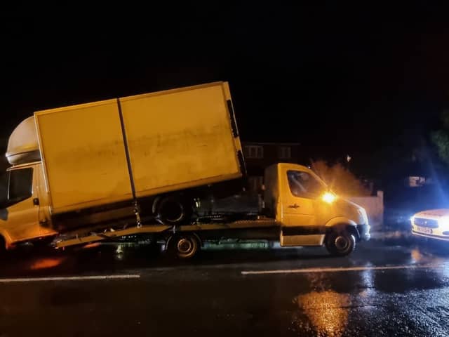 Police pulled over a car due to 'shocking attempt' of a car recovery which drove on major roads. 