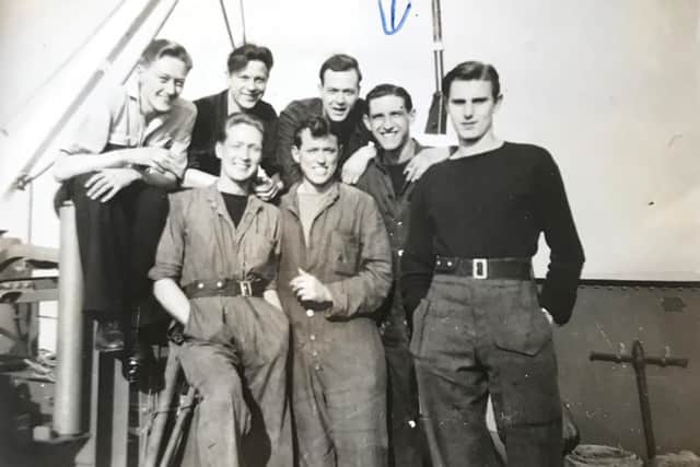 Arthur Reading alongside colleagues during the Second World War.