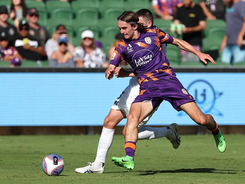Perth Glory to QPR