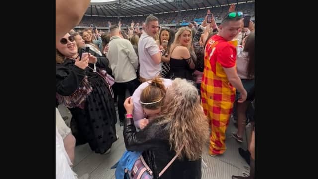 Couple get engaged at Taylor Swift show