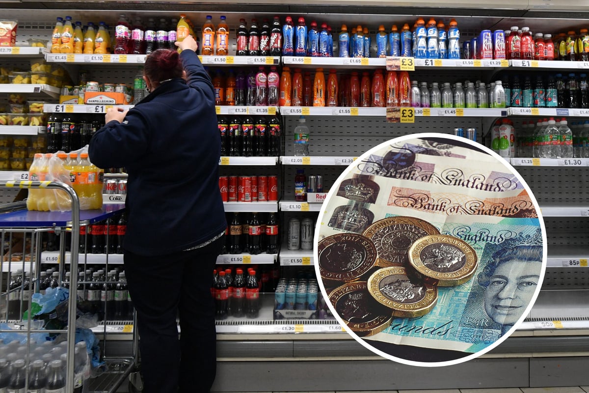 Tesco pay: thousands of supermarket staff to split £30m Save As You Earn reward from employee share schemes