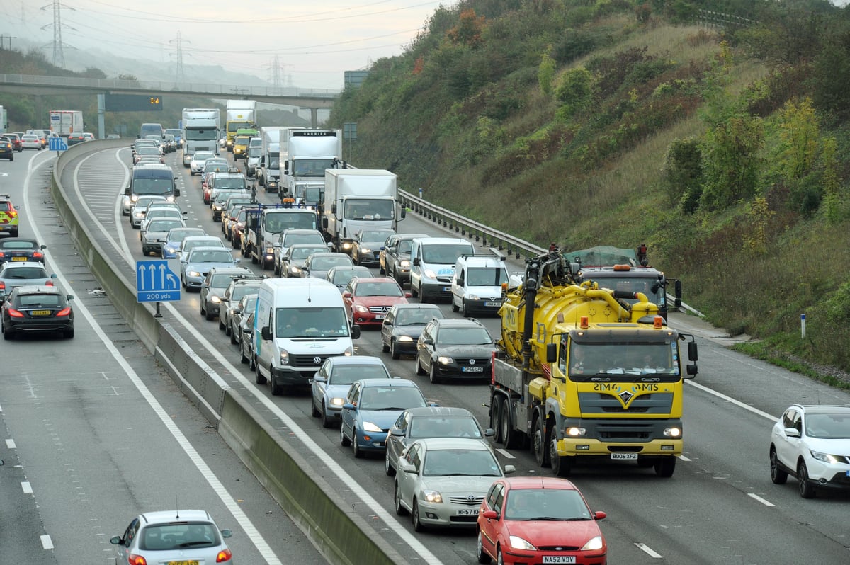 M27 Traffic: Severe delays westbound between Segensworth and the M3 exit due to construction work