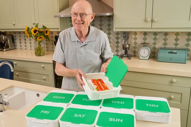Giant pill box reminder for meals