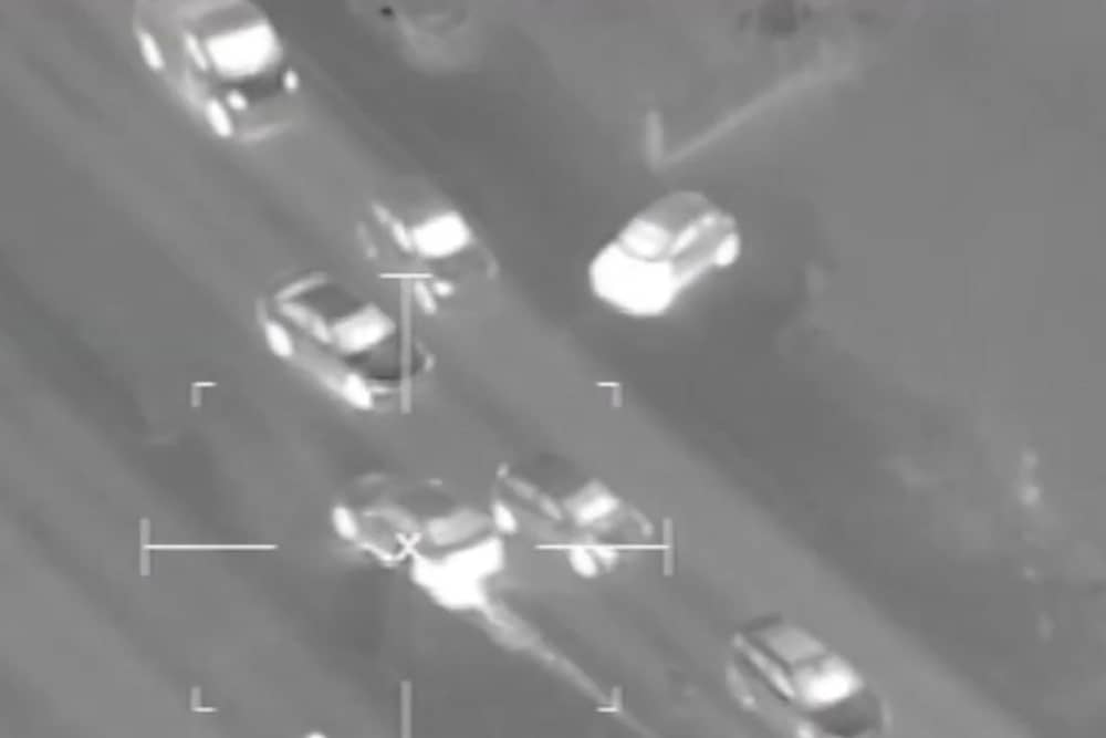 Burgling gangsters make dangerous getaway in BMW