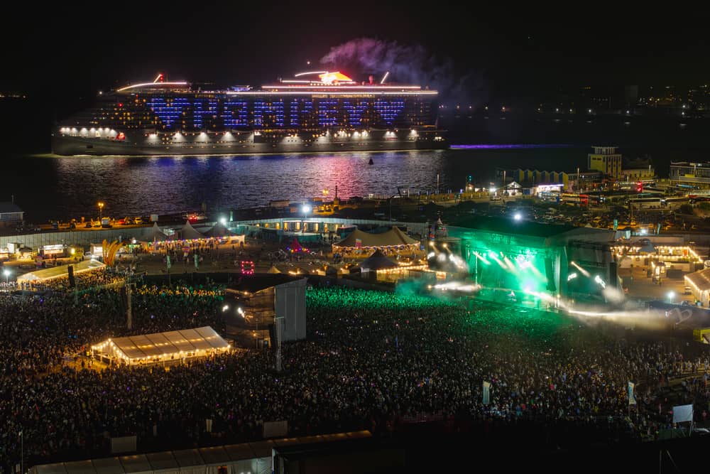 Virgin Voyages Resilient Lady sails past Victorious Festival. Victorious Festival/Strong Island