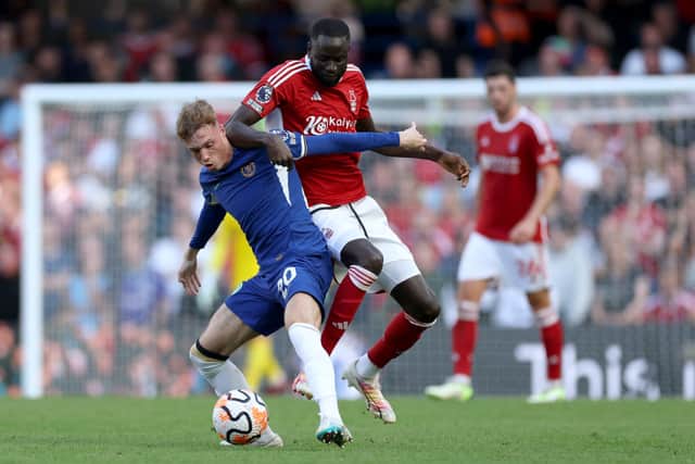 Ex-Forest star Kouyate tackles Chelsea's Cole Palmer (L)