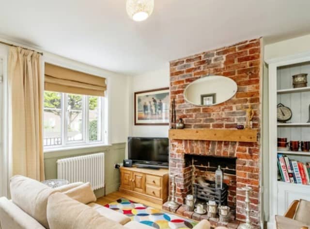 This home comes with two bedrooms, a bathroom and a reception room as well as a good sized garden. 