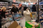 Shoppers in an Aldi supermarket in London (Photo: Dan Kitwood/Getty Images)