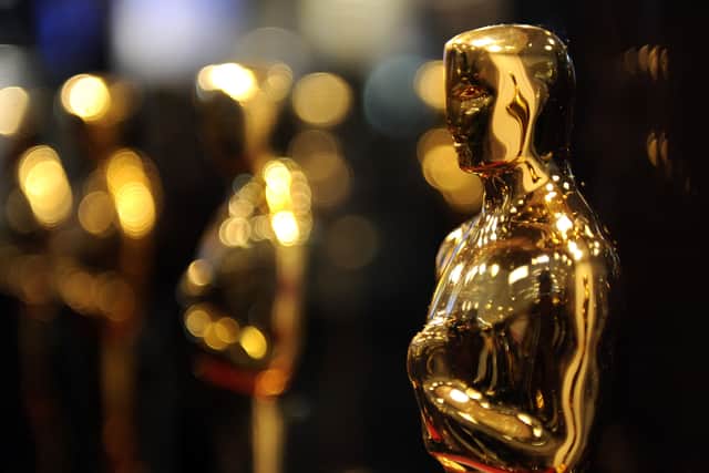 Oscars statue.