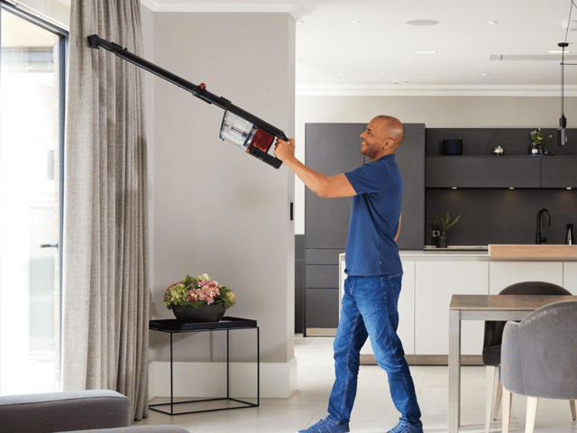 Shark’s IZ300UKTSB cordless stick vacuum cleaner