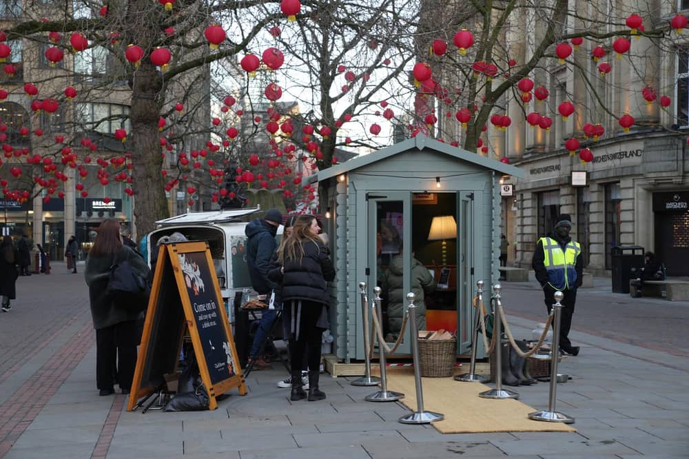 The Chef & Brewer Collection brought countryside pub charm to Manchester with a tiny pop-up cosy cabin in St Ann’s Square. January 30, 2025