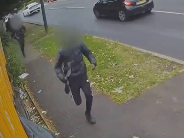 This video shows the moment teens run through the streets of Gipton brandishing machetes