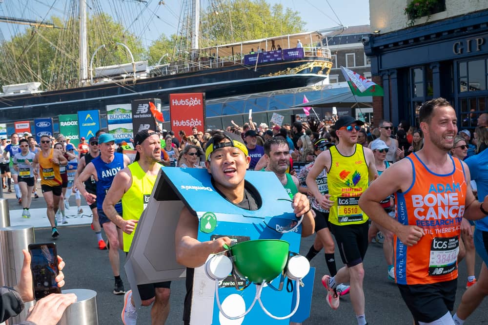 Man runs marathon dressed in Domino's Pizza box