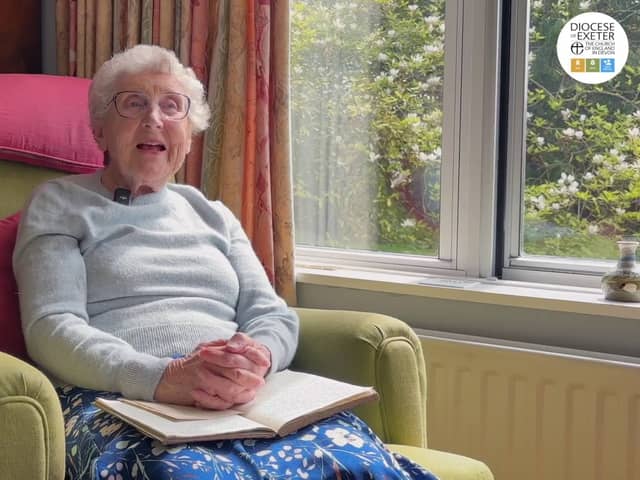 Jane Richards, reading her father's sermon. 