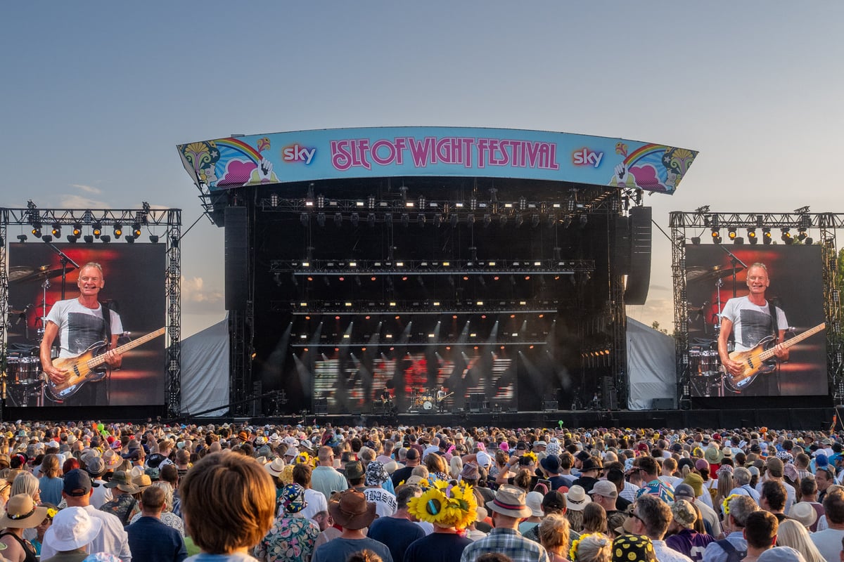Robbie Williams and Kings of Leon to headline Isle of Wight Festival 2027