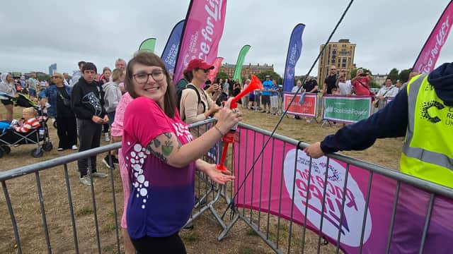 Ellie Stenning-Stride fires the starting horn at Race for Life Portsmouth