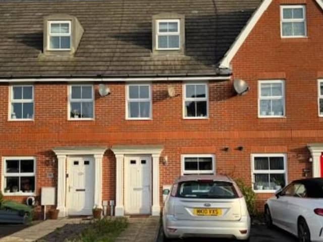 Contemporary Portsmouth townhouse three-bed with balcony and garage near the coast for £325,000 
