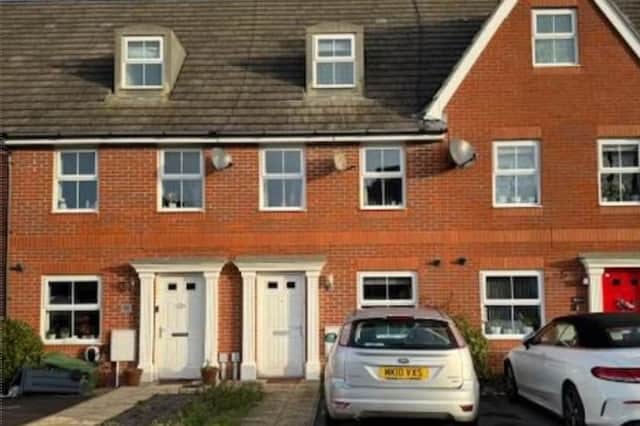 Contemporary Portsmouth townhouse three-bed with balcony and garage near the coast for £325,000
