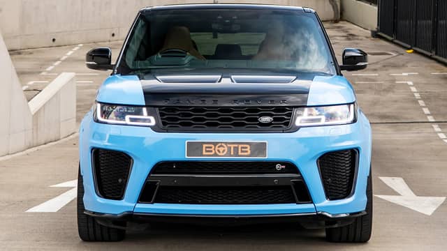 The Range Rover SVR has a thunderous V8 soundtrack - and it looks amazing in Baby Blue