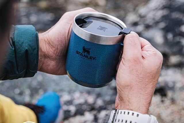 The travel mug can keep drinks hot for hours