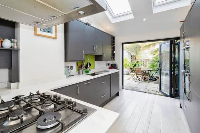4 bedroom end of terrace house