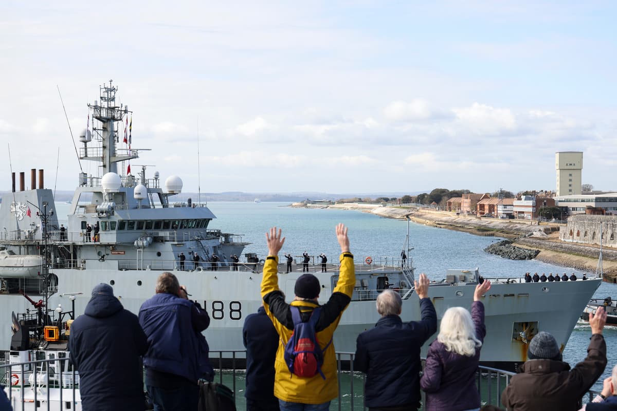 Blicken Sie zurück auf die ausgedehnte Karriere der HMS Enterprise bei der ...