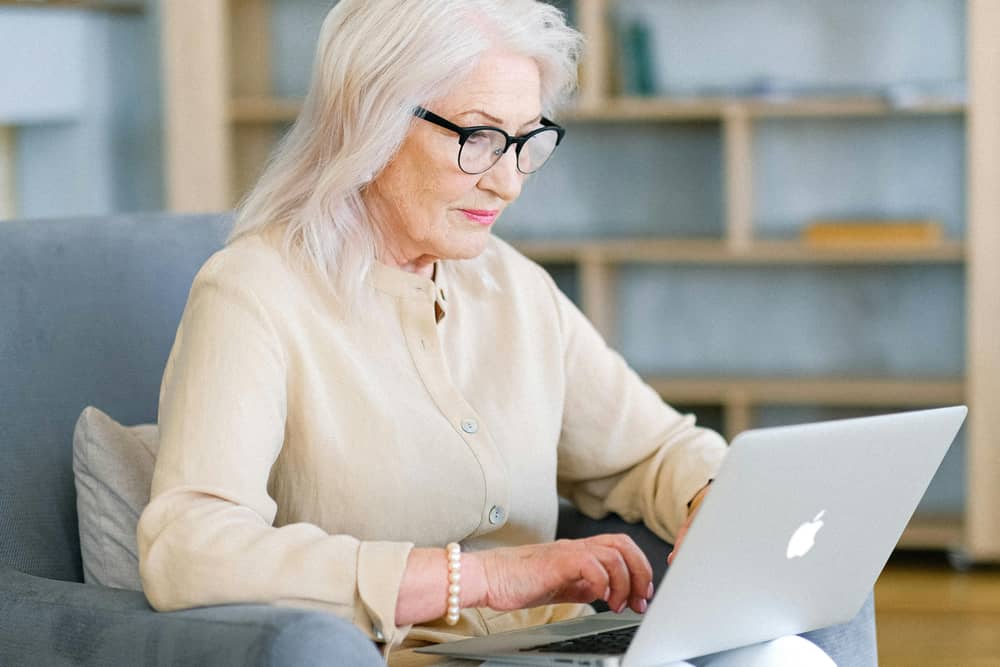 Fraudsters are sending fake texts and emails posing as the Government to steal bank details (Photo: Pexels)