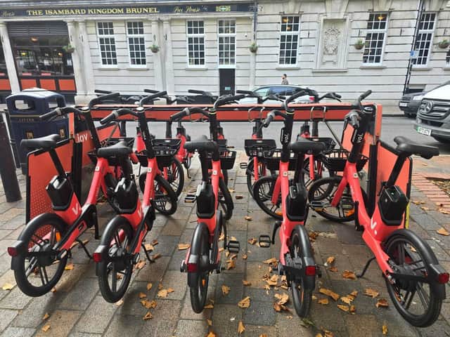 Voi E1 e-bikes