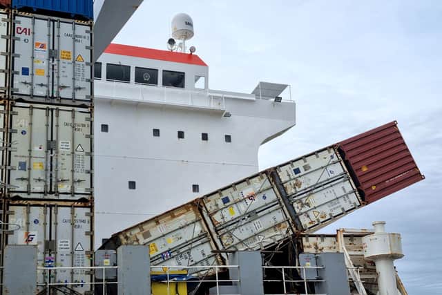 The Marine Accident Investigation Branch (MAIB) has launched an investigation after 16 refrigerated shipping containers fell from the cargo vessel BALTIC KLIPPER as it was preparing to embark a pilot three nautical miles east of the Isle of Wight. As a result, thousands of bananas washed up on Selsey beach.