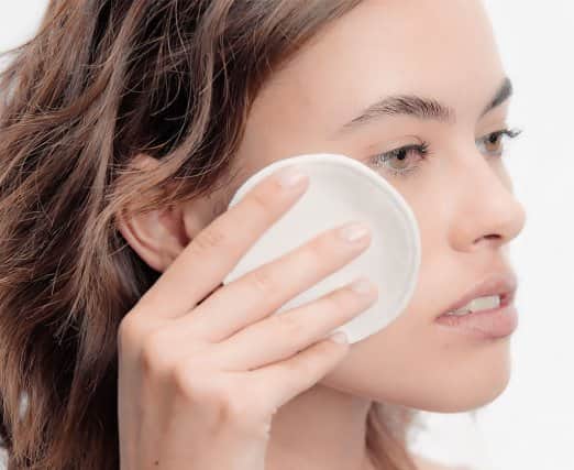 There's no need to rinse, no tightness and no oily residue. Just clean, soothed skin