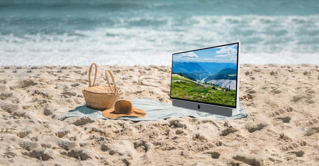 Take the Metz portable TV anywhere with you - and enjoy three hours of TV without having to plug anything in
