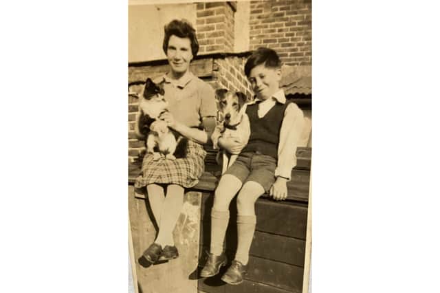 Richard Thomson as a boy with his mum Maisie