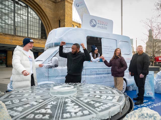Tesco Mobile encouraged the public to focus on meaningful moments by bringing a frozen van to King’s Cross to hand out complimentary frozen yogurts to passers-by.