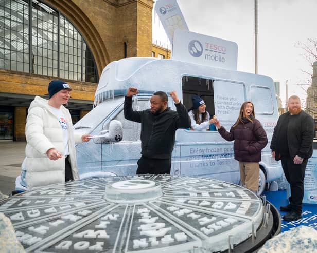Tesco Mobile encouraged the public to focus on meaningful moments by bringing a frozen van to King’s Cross to hand out complimentary frozen yogurts to passers-by.