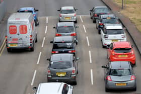 Taxi drivers among queuing traffic