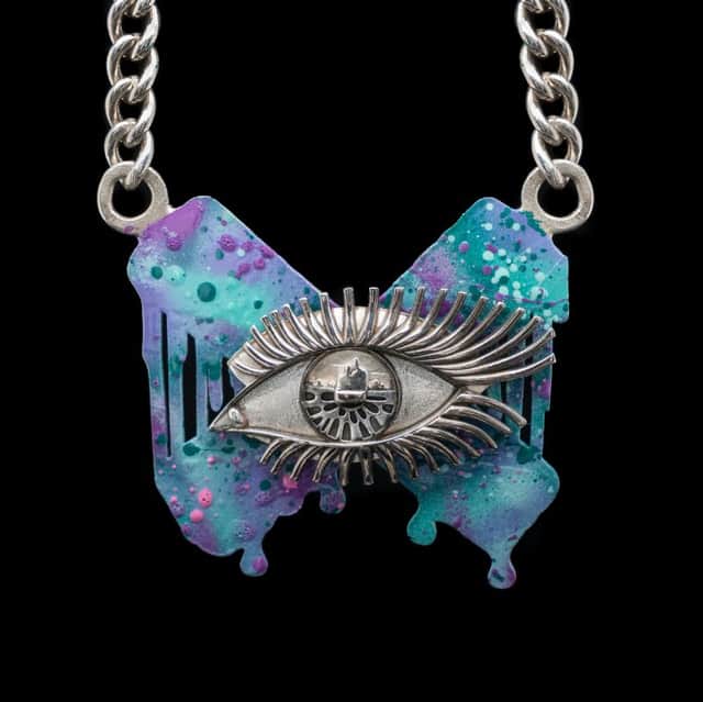 The My Dog Sighs and Charlotte Cornelius necklace has not been won after the artist hid a box with a golden ticket enclosed on the beach with details on how to claim it. The necklace itself remains protected in a safe.