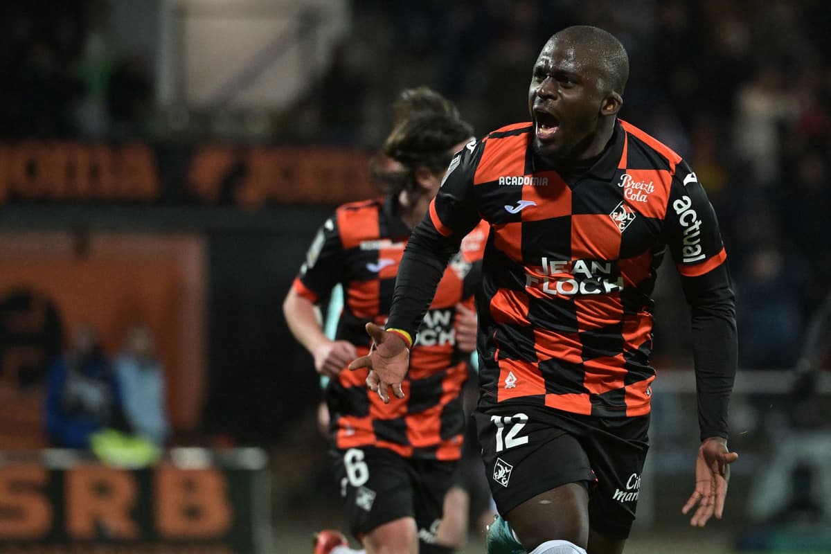 Berichten zufolge wechselt ein Spieler von Portsmouth und Hull City zu ...
